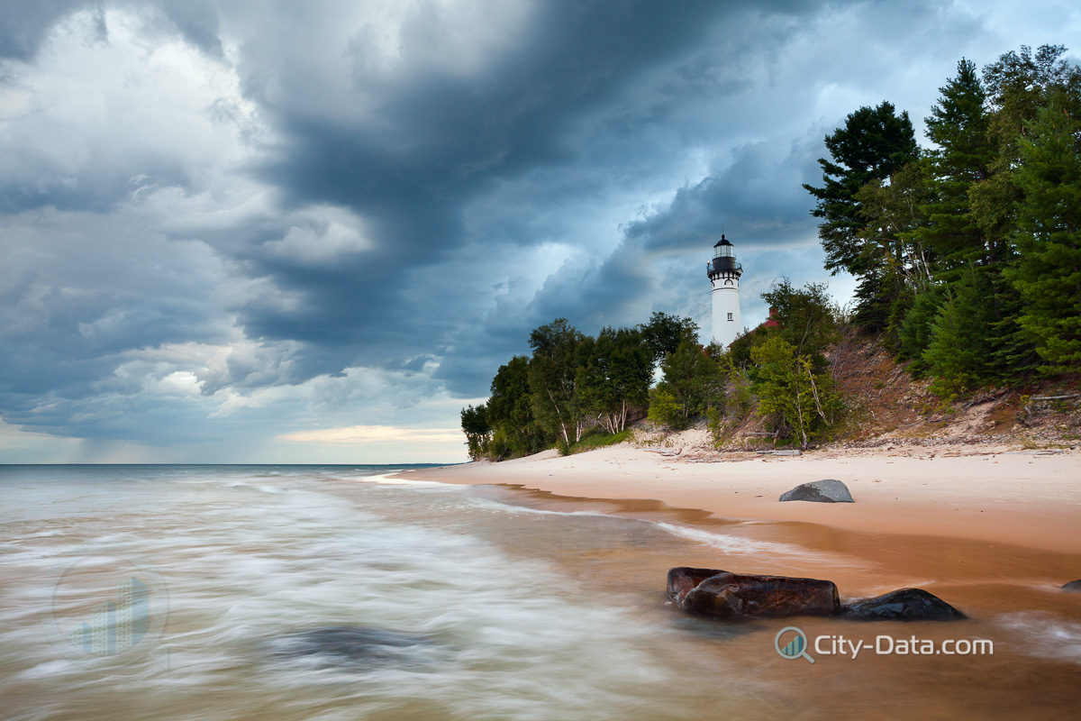 Au sable lighthouse in pictured rock national lakeshore  michigan