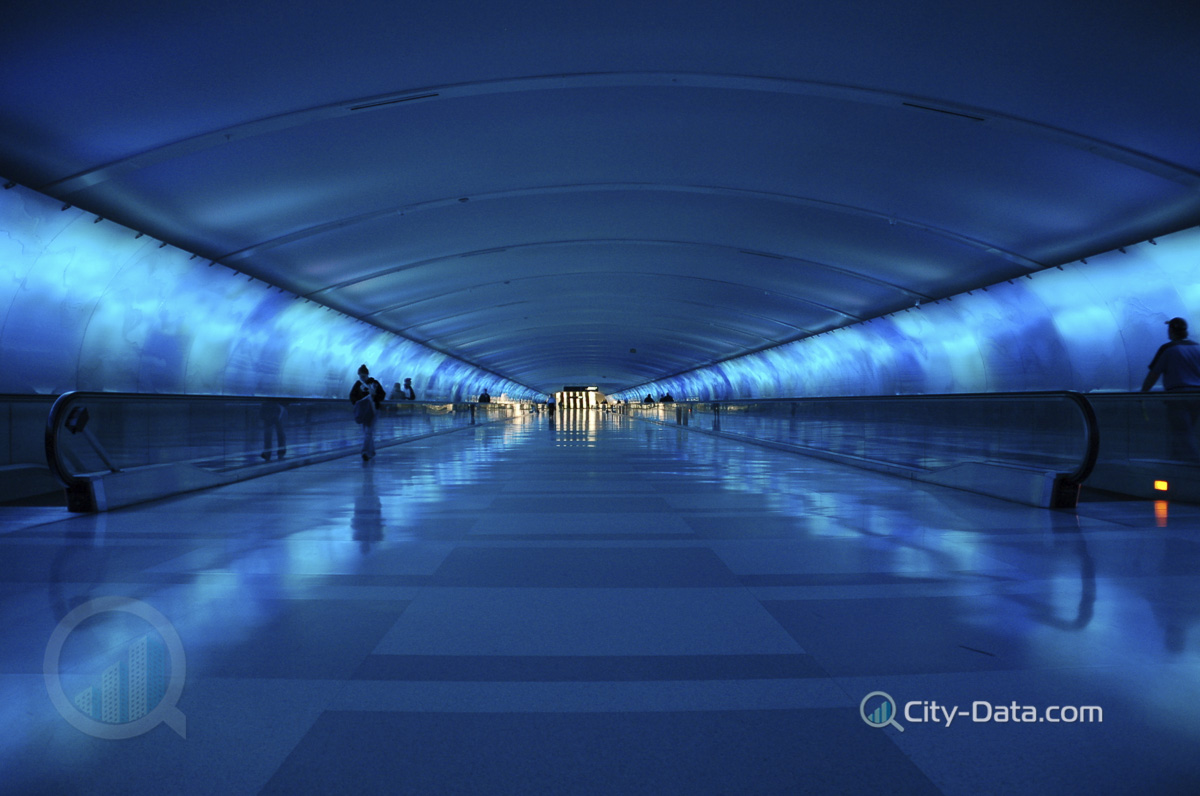 tunnel in detroit metro airport