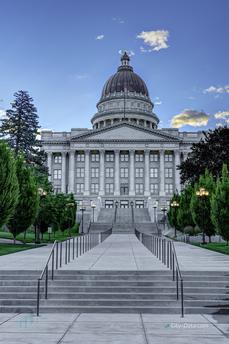 Stairs leading to the utah state capital building